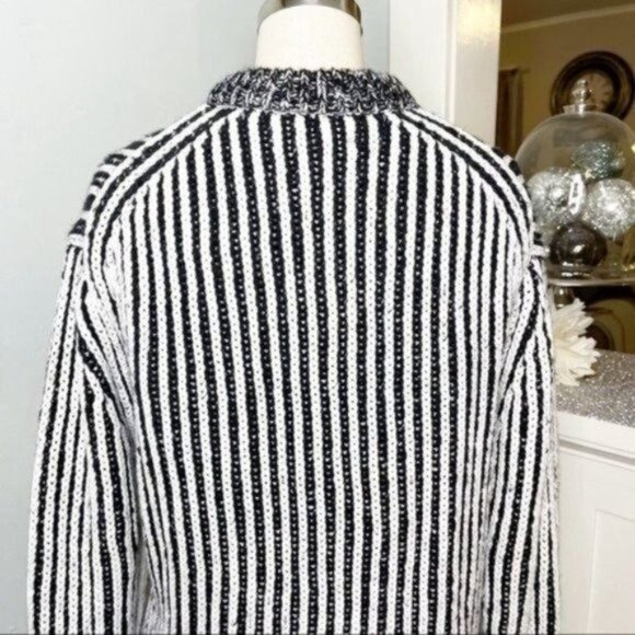 Elizabeth and James Black Striped Chunky Knit Crewneck Sweater Small - Picture 7 of 11